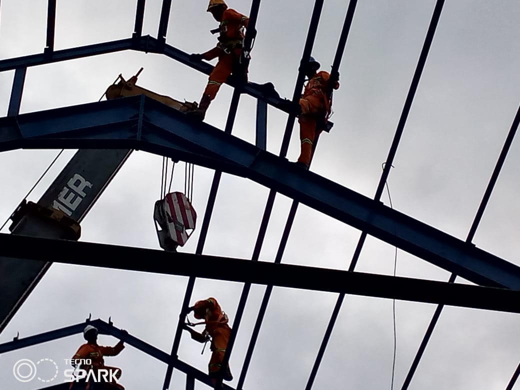 Montage charpente chantier naval limbé